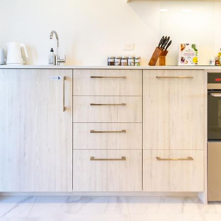 City Living: Upper Studio Haven On Wilmer Christchurch Exteriör bild