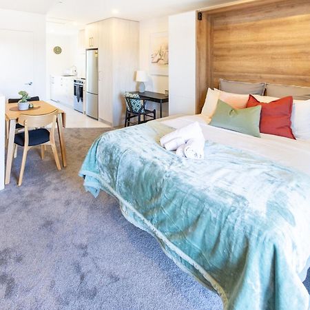 City Living: Upper Studio Haven On Wilmer Christchurch Exteriör bild