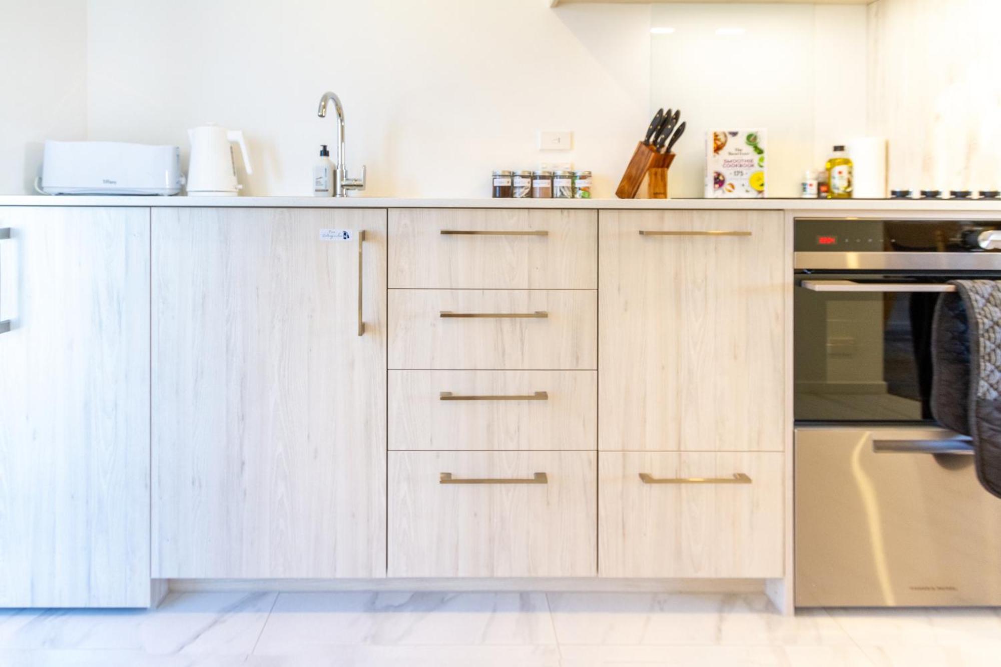 City Living: Upper Studio Haven On Wilmer Christchurch Exteriör bild