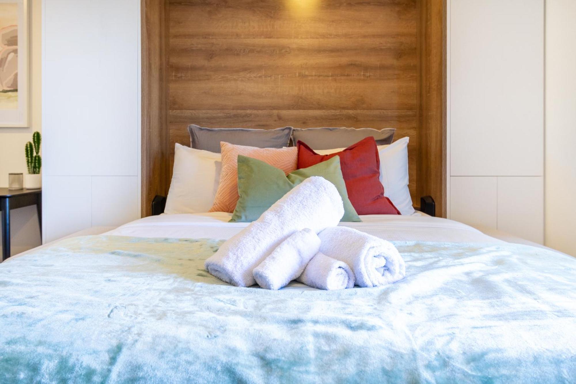 City Living: Upper Studio Haven On Wilmer Christchurch Exteriör bild